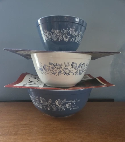 Set of 3 VTG Pyrex Colonial Mist Mixing Bowls Blue & White 401 402 403