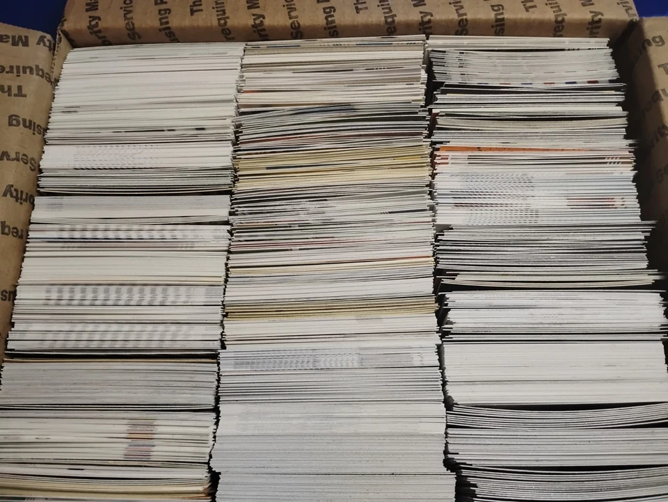 Caixa média de cartões esportivos de basquete e futebol americano 1400+ cartões - Imagem 2 de 3