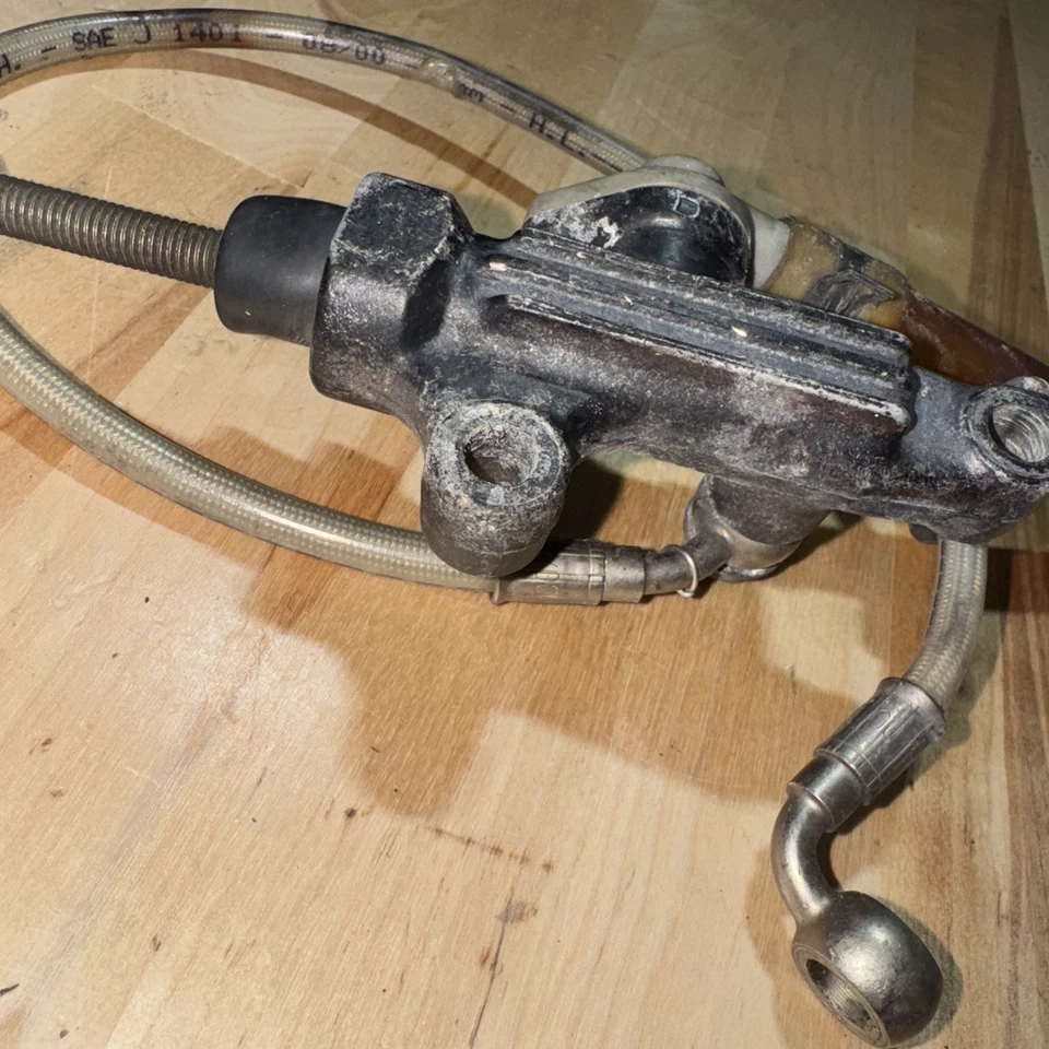 CILINDRO MAESTRO FRENO TRASERO YAMAHA FZR400 FZR400S FZR600R (TOB537) Foto 4 de 4