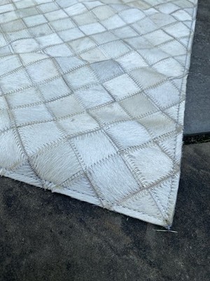 MAT THE BASICS CHESS Rug Natural Handmade Hide-Leather w/Hair 2' x 3' White