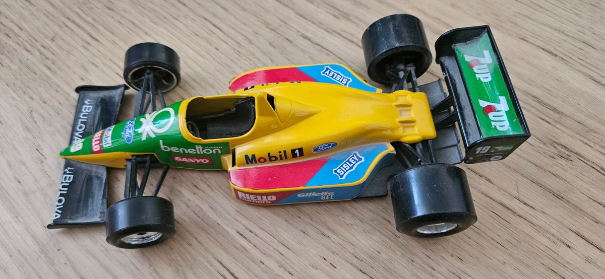 Burago Benetton F1 Car 1:24 Scale UK