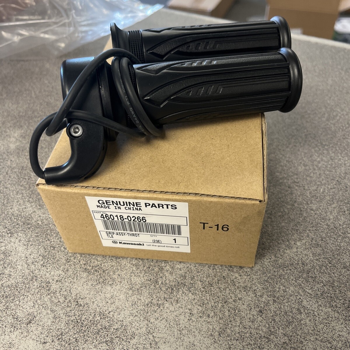 aki-na　E③ 2023-2025 GENUINE OEM KAWASAKI ELECKTRODE THROTTLE GRIP ASSEMBLY