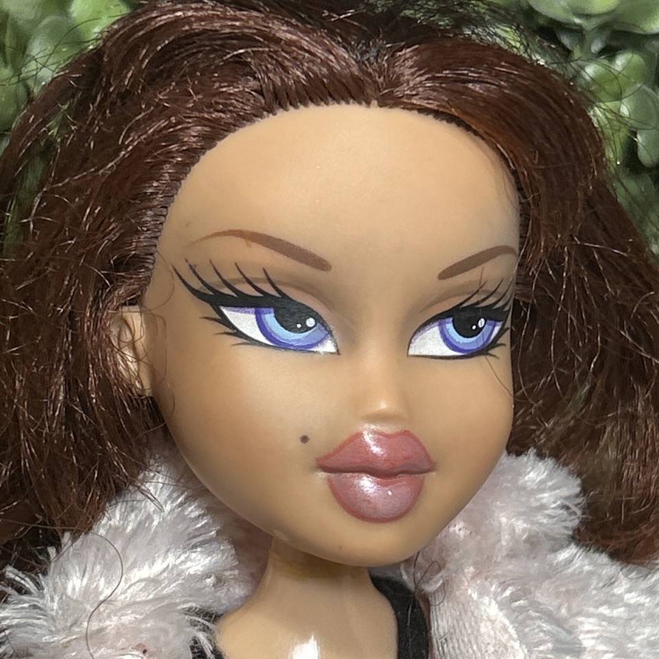 Bratz Twiins Twins Phoebe Doll w/ Clothes Jeans Good Girl Shirt Shoes