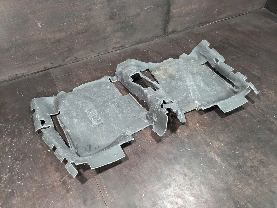 Almohadilla de alfombra trasera amortiguación de sonido para Volkswagen Golf R32 GTI 2000-2004 --- 1J0863955R Foto 2 de 4