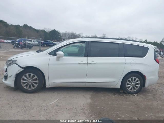 PACIFICA  2017 Glove Box 4628344 thumbnail 2