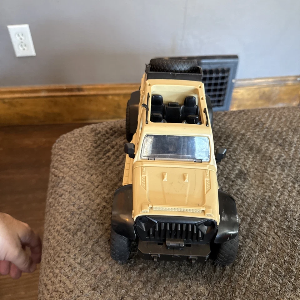 Jurassic World RC Jeep 2022 Mattle Remote Control Car 2.4GHZ No Remote 12” - Image 2 of 4