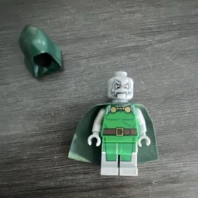 LEGO Dr. Doom Minifigure sh052 Marvel Super Heroes Set 76005 