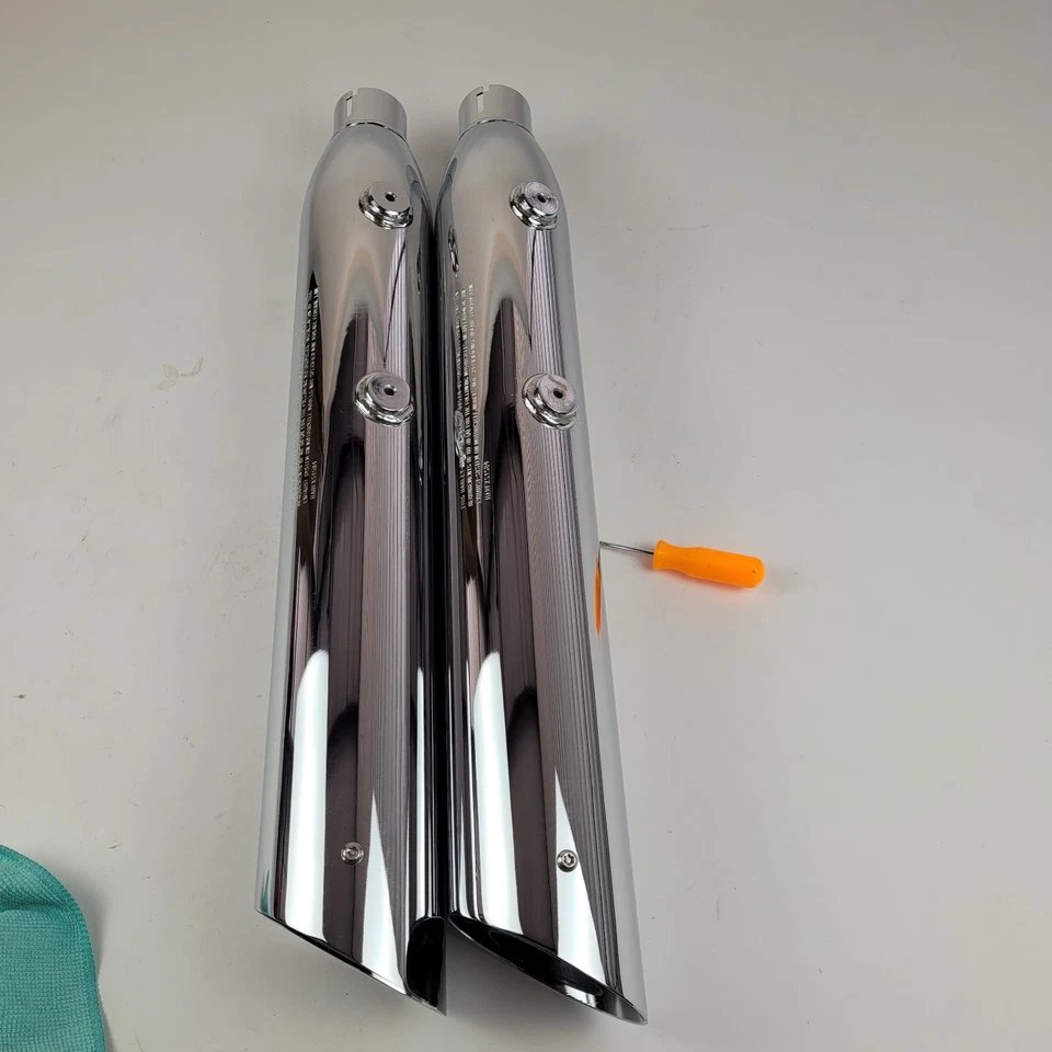 Silenciadores sin cordones cromados Softail Harley Screamin’ Eagle 80494-07 Slash-Out nuevos de stock Foto 4 de 4