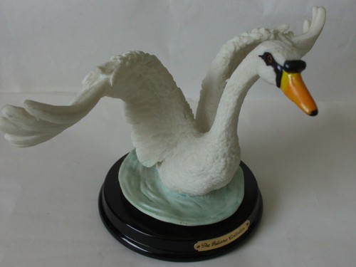 Large Heavy White Swan Ceramic Pottery Figurine by Juliana Collection - 7¾" High - Picture 2 of 12