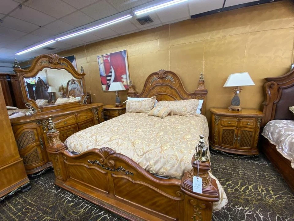 AICO by Michael Amini Venetian 5PC queen size bedroom set - Image 3 of 4