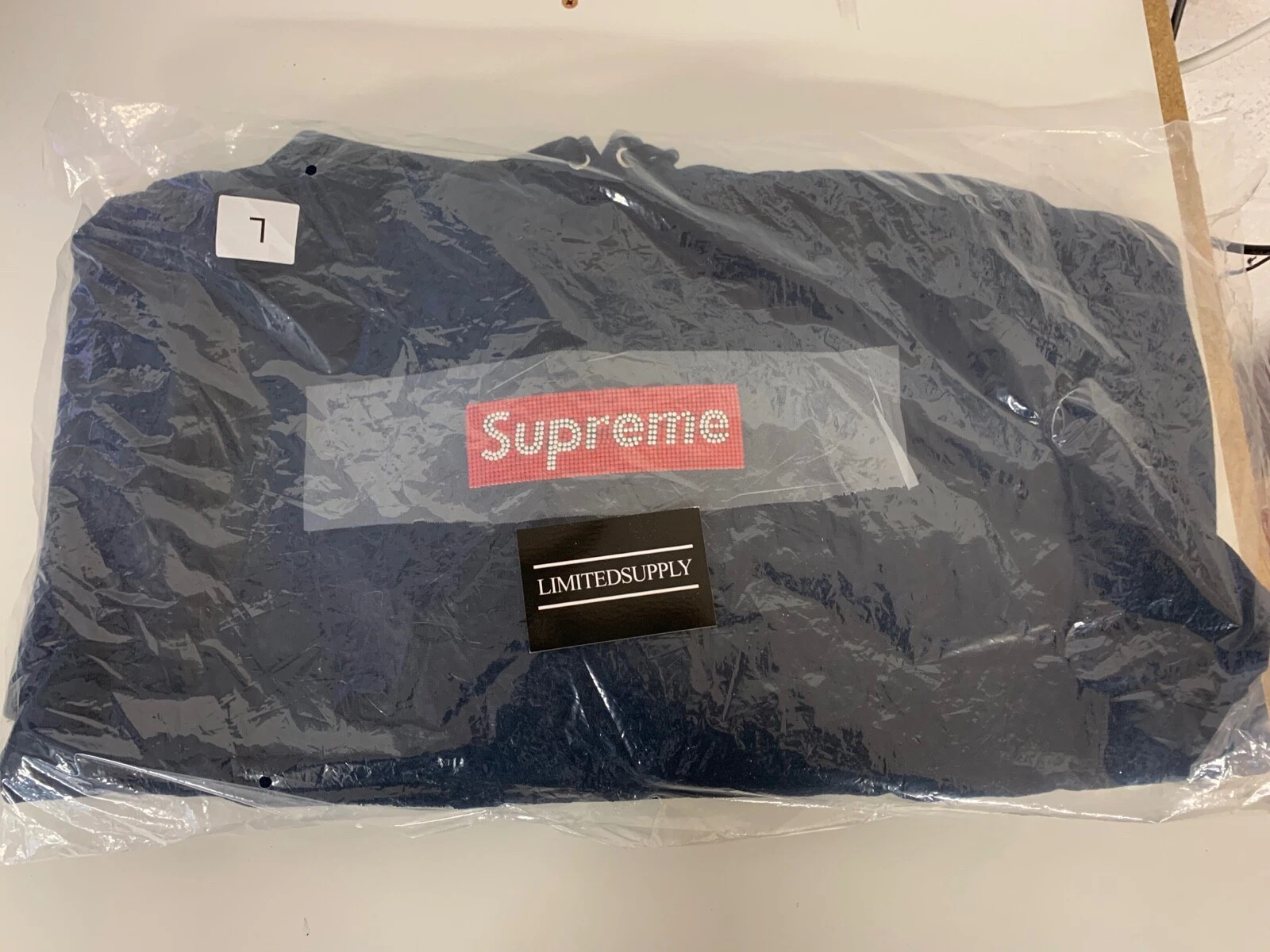 SWEATSHIRT À CAPUCHE SUPREME X SWAROVSKI BOX LOGO   GRAND BLEU MARINE