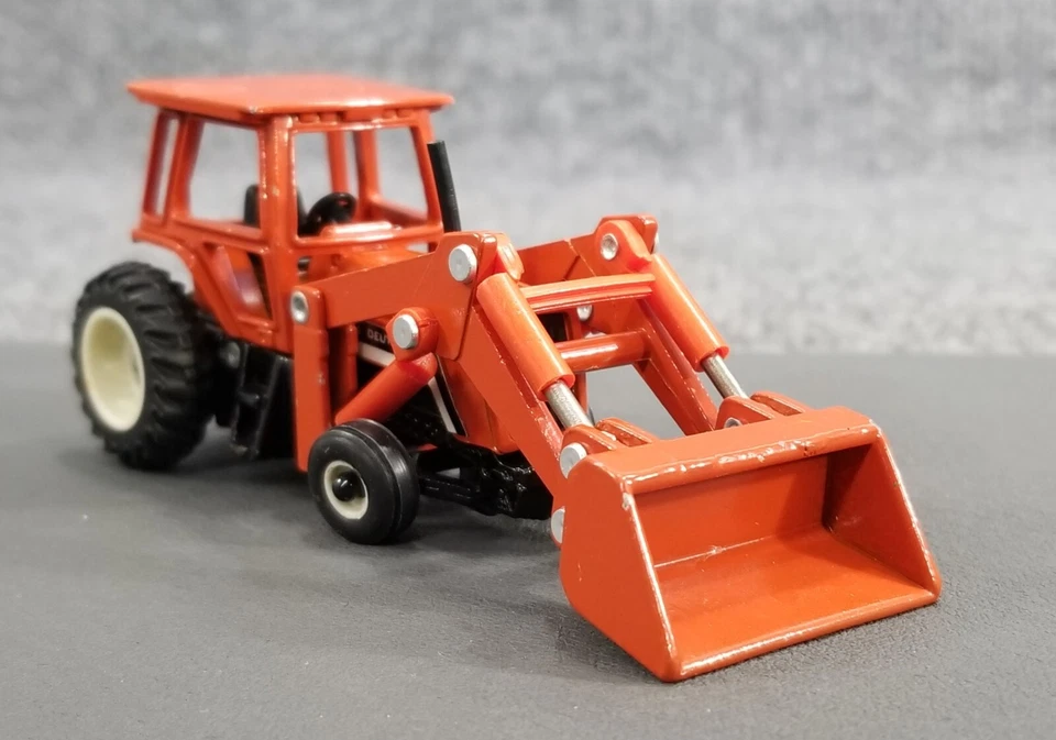 ERTL 1/64 DUETZ ALLIS TRACTOR W/FRONT BUCKET DIECAST METAL ORANGE - Image 2 of 4