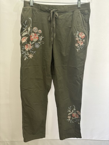 Style & Co Green Embroidered Flowers Capris Pants Women Medium Pockets Elastic
