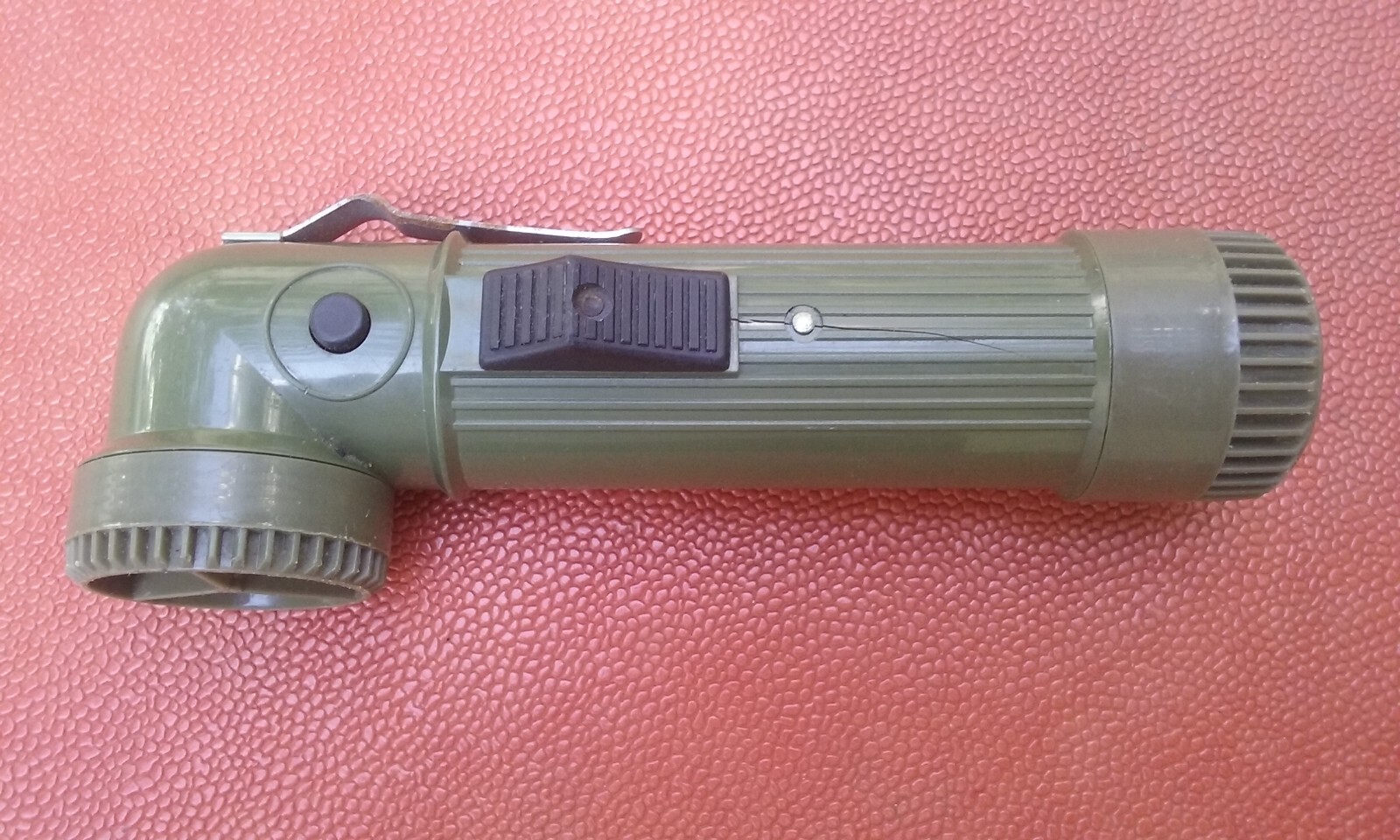 LAMPE TORCHE MILITAIRE/MILITARY FLASHLIGHT/MILITÄR TASCHENLAMPE VINTAGE 1980'