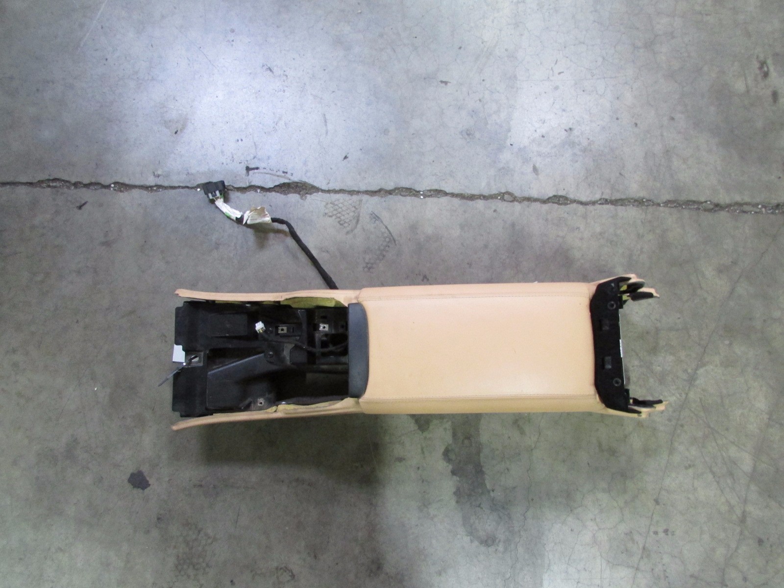 Maserati Quattroporte, Beige Center Console, Without Lid, P/N 981342005