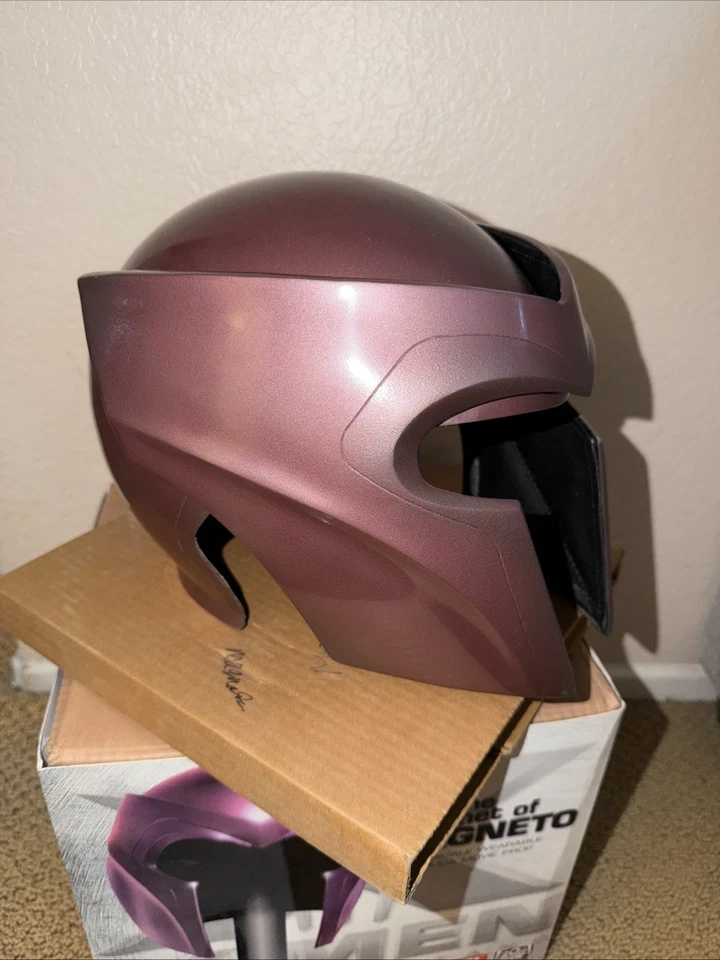 Windlass Studios - El casco de MAGNETO - Caja abierta 480/2006 Foto 3 de 4