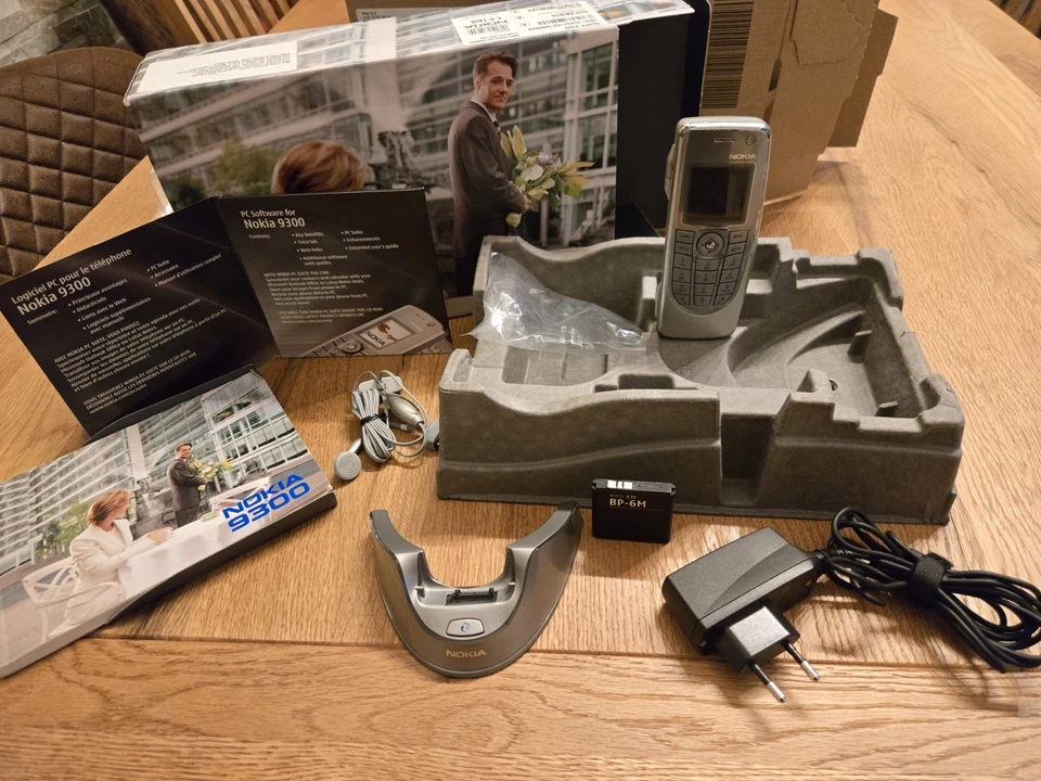 NOKIA 9300 COMUNICATOR  - Immagine 4 di 4