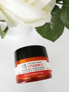 glow boosting moisturizer