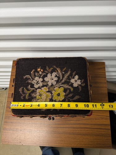 Vintage Wicker Sewing Box/basket With Embroidered Top - Picture 9 of 17