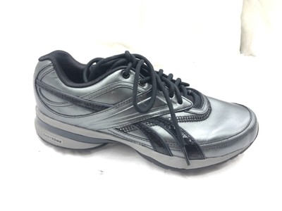 ladies black tennis shoes