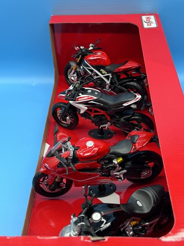 Maisto 1:12 Official Ducati Diecast Motorcycles 4 Pack - Picture 6 of 8