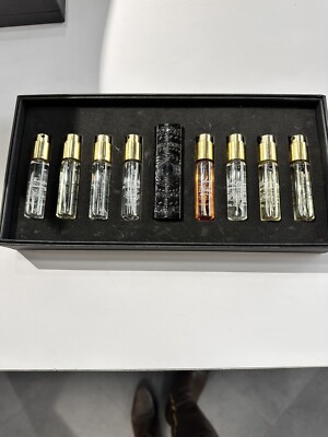 The Discovery Set by KILIAN Paris scents with a black Talisman atomizer.8x0.25ml