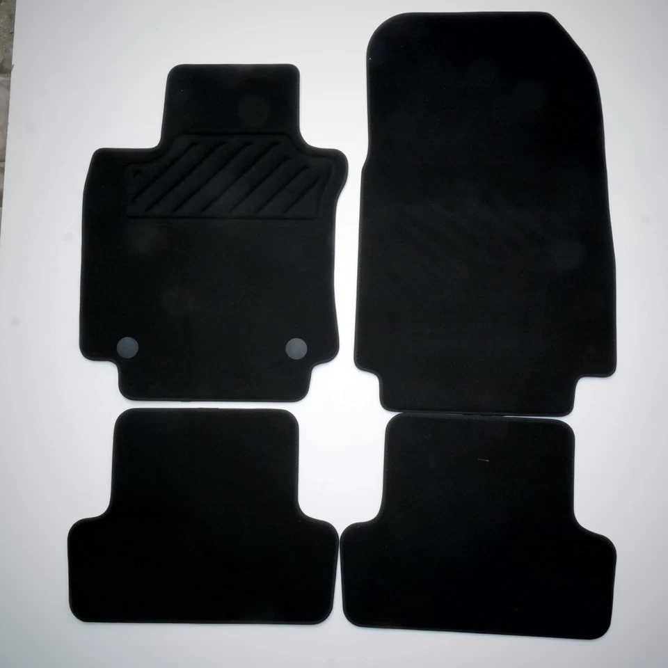 Renault Clio IV jeu de 4 tapis de sol neuf et d’ORIGINE Renault 8201662293 - Photo 2/4