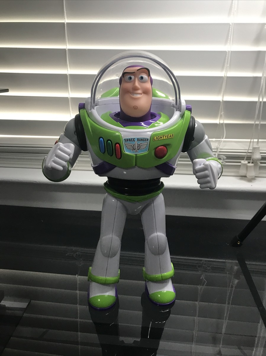 【24時間以内発送】TOY STORY BUZZ LIGHTYEAR Toy Story Giant R/C 16