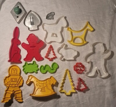 Vintage 1970s Plastic Cookie Cutters Lot Betty Crocker, Stanley Home Products 
