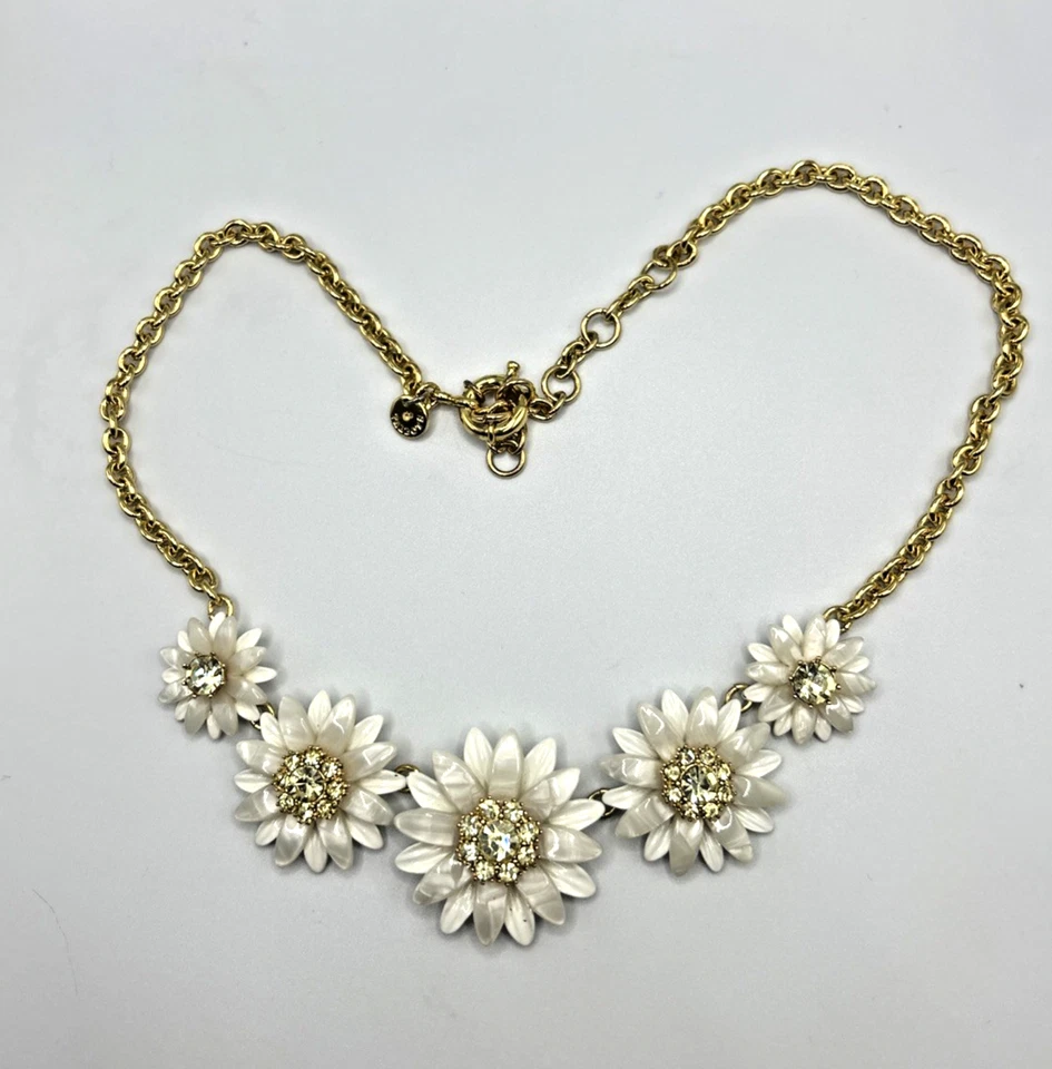 Collar de cadena Talbots blanco perlado flores estrás tono dorado 18" Foto 2 de 4