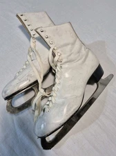 Vintage Women’s Hyde White Leather Ice Skates Crusader Size 10 Classic Winter 