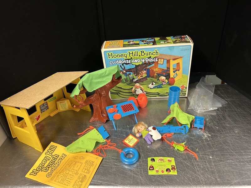 Vintage Mattel 1975 Honey Hill Bunch Clubhouse