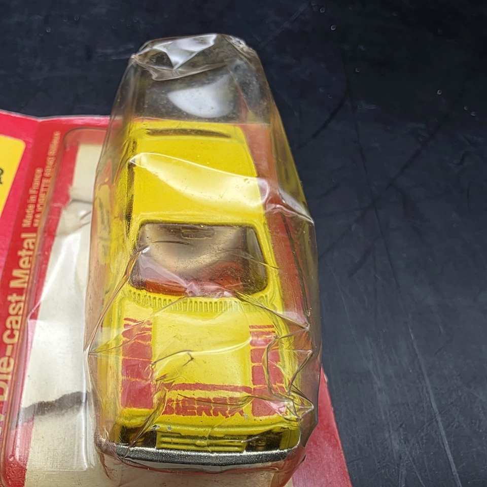 Majorette Ford Sierra / #272 / Amarillo con tampos rojos / Hecho en Francia Foto 4 de 4