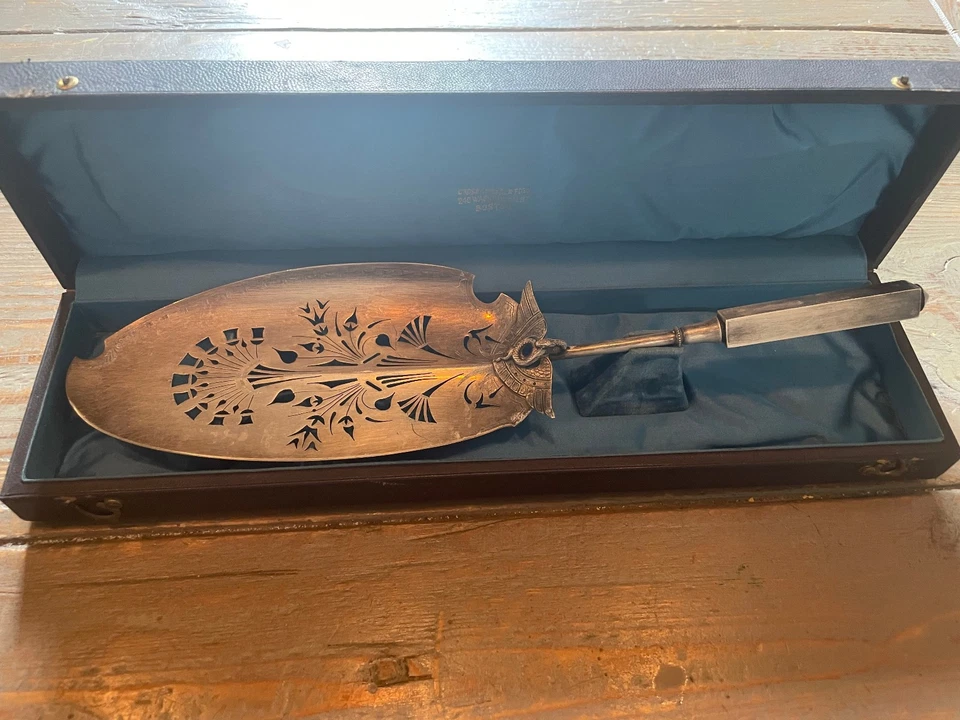 Tenedor de verduras Victoria de plata de ley de principios de 1800 Foto 2 de 4