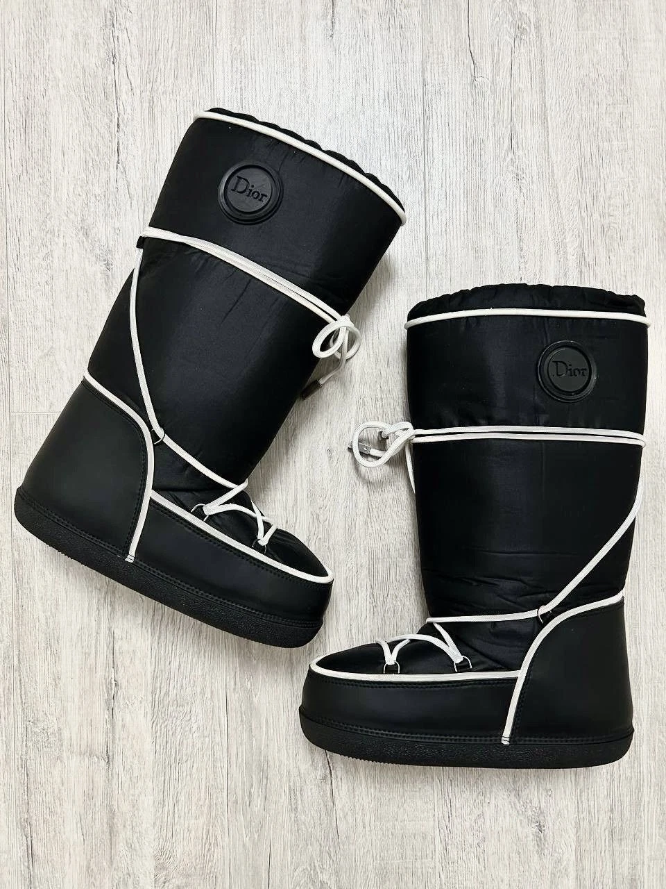 Bottes de ski Y2K Dior by John Galliano noir blanc lune neige