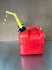 VINTAGE P- 20 Chilton  GAS CAN 2 GALLONS GAL. VENTED