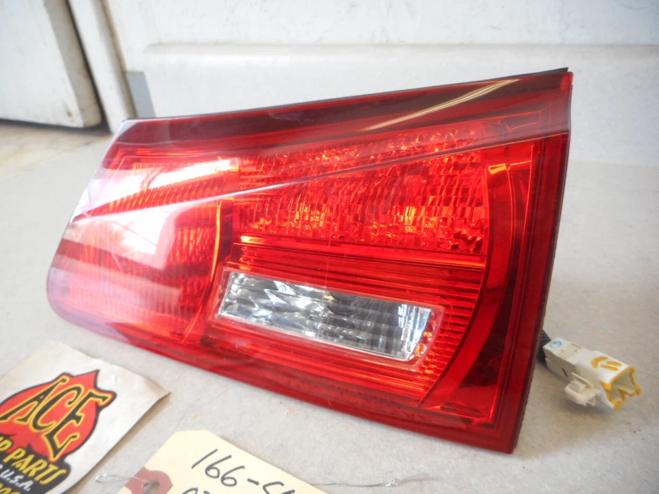 06-08 Lexus IS250 IS350 08-14 IS F OEM Passenger's Lid Mounted Tail Lamp Light Foto 4 de 4