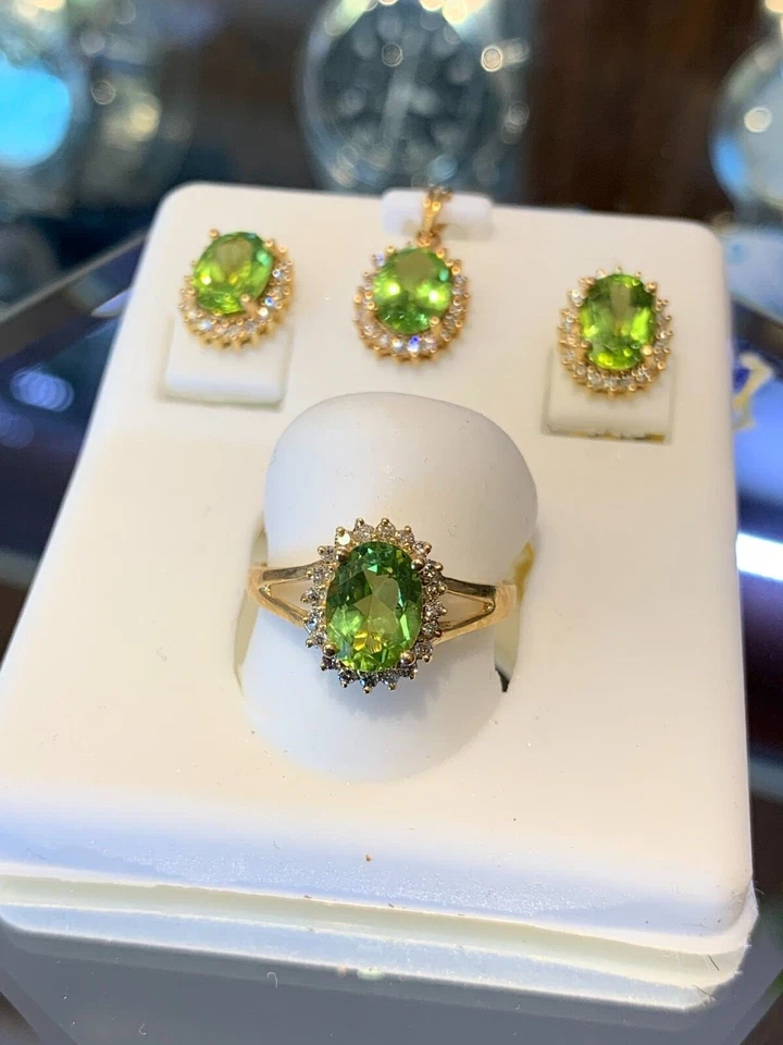 Set of Green Peridot [earrings, ring, pendant] 14kt white gold [Set of Jewellery - Image 4 of 4