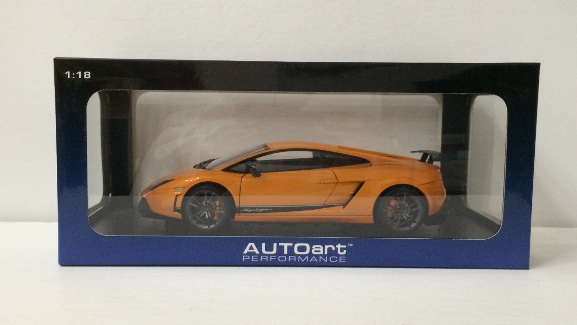 Lamborghini Gallardo ミニカー　1/18　オートアート 1:18 AUTOart Lamborghini Gallardo Coupe metallic yellow