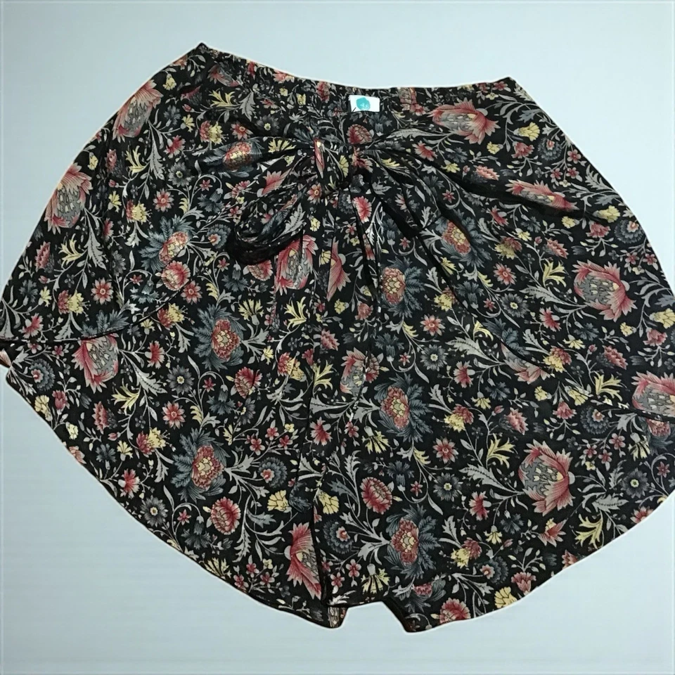 Boho Leni черный цветочный атласный надежном шорты размер S (прибл.) - Изображение 2 из 4