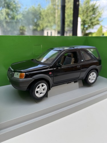 Ertl Collectibles 1:18 Land Rover Freelander die cast model car 4x4 rare black - Picture 2 of 14