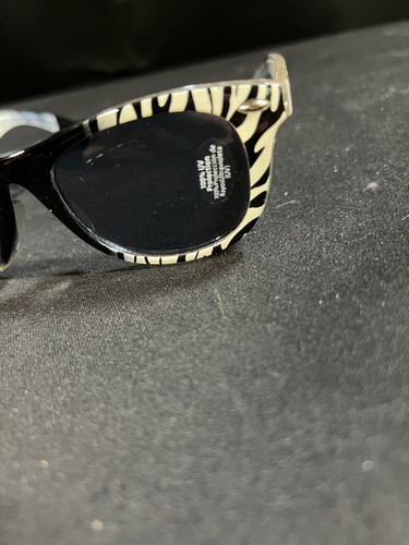 Zebra Style Sunglasses with nylon case 100% UV Protection - Picture 2 of 4