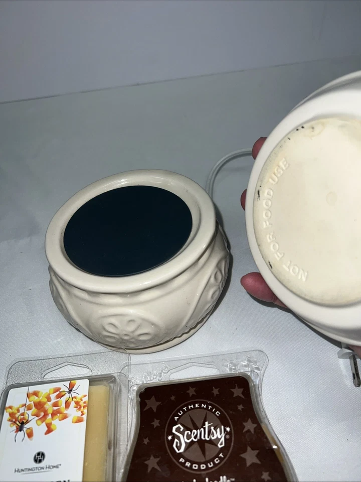 Johnson And Son White Floral Element Wax Warmer Intertek With 2 Wax Melts - Image 2 of 4