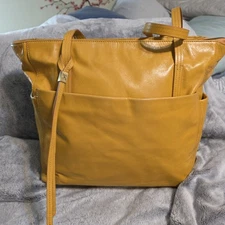 HOBO INTERNATIONAL YELLOW LEATHER LARGE SHOULDER HANDBAG, PREOWNED GOOD