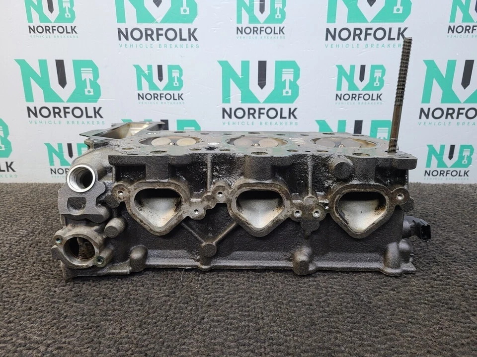 Porsche 986 2.7L M96.23 Cylinder Head Cylinders 4-6 996104681AR - Image 2 of 4