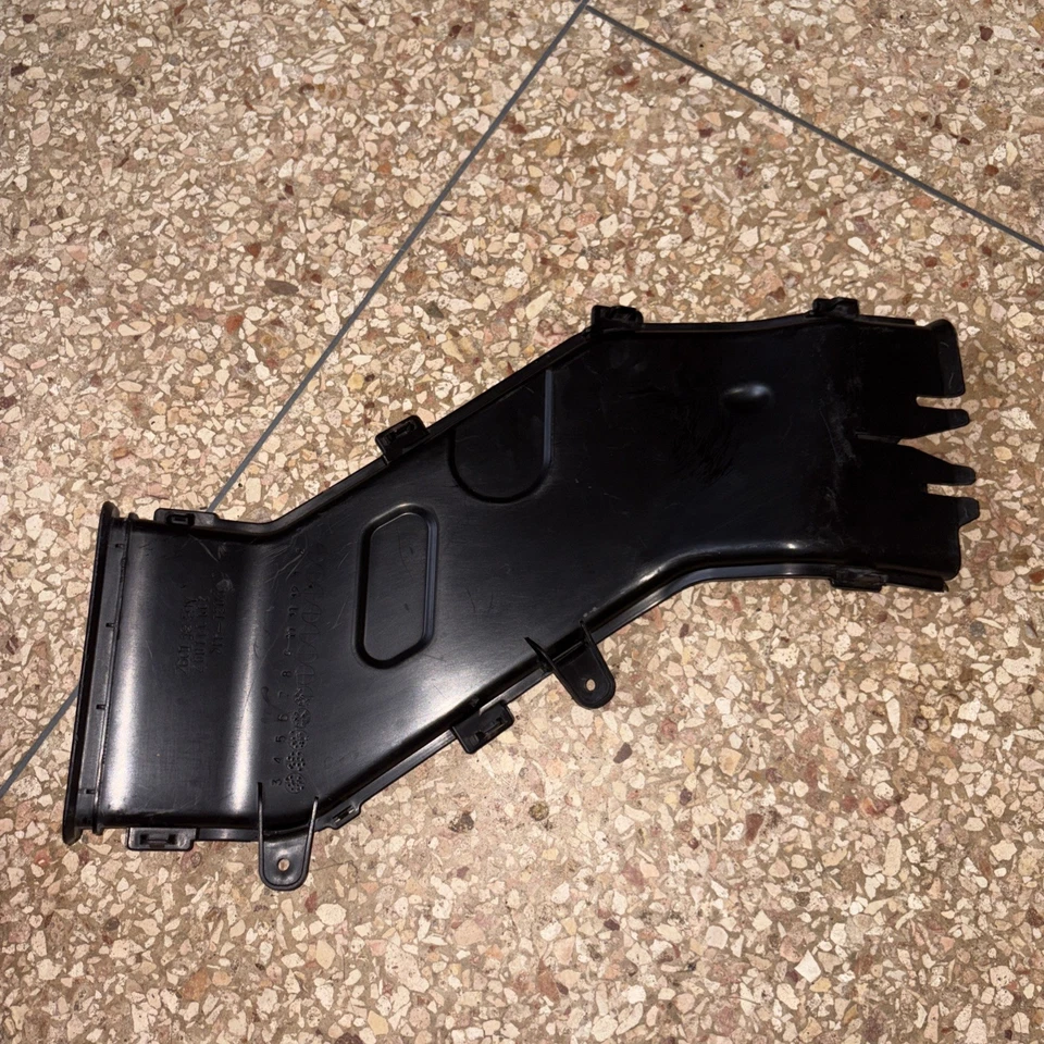 Оригинальный впускной воздуховод в сборе для Mazda 3 2004-2009 годов выпуска Z601-18-59Y - Изображение 2 из 3