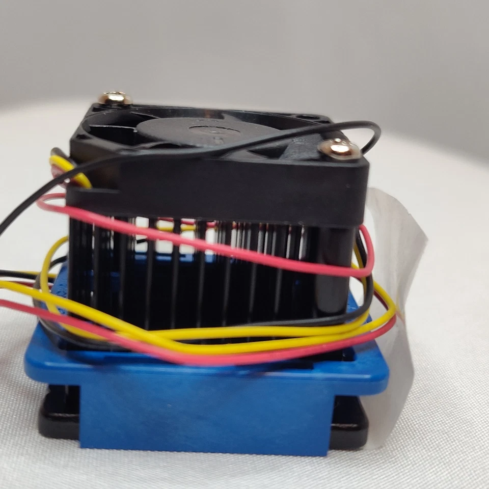 Cooler BGA 35x35MM Malico Heatsink with Fan, Thermal Pad 3 Pin Power Connection - Image 3 of 4