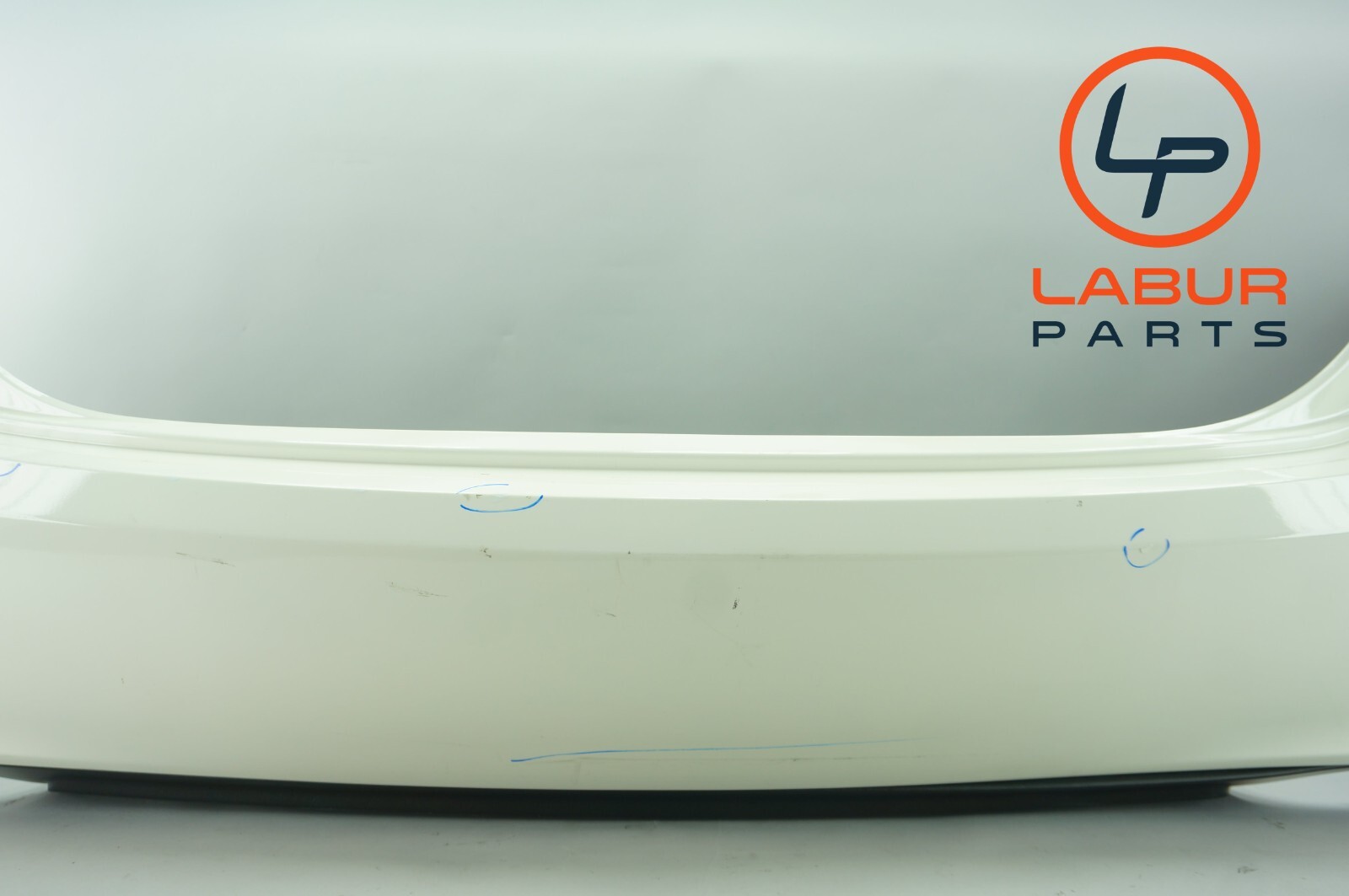 M157 14-17 Maserati Ghibli Rear Bumper Cover Assembly White BR452