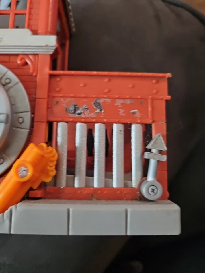 MATCHBOX BANK ALARM PLAYSET 2012- Incomplete  - Image 4 of 4