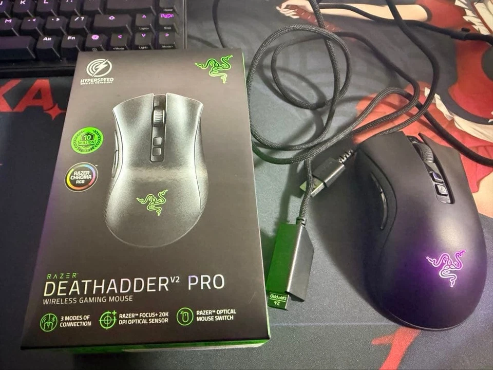 Razer DeathAdder V2 Pro Wireless Gaming Mouse with Mouse Bungee V2 Set - Image 2 of 4